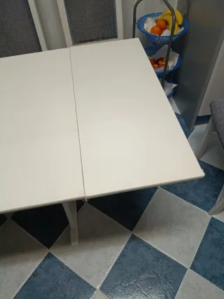Mesa de cocina con banco y 3 sillas