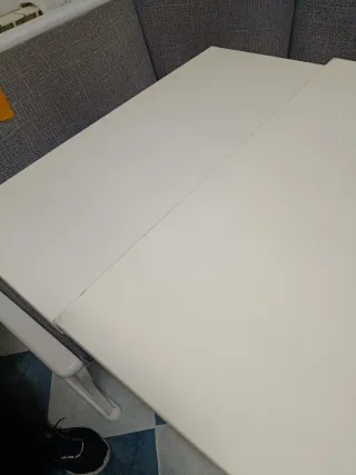 Mesa de cocina con banco y 3 sillas