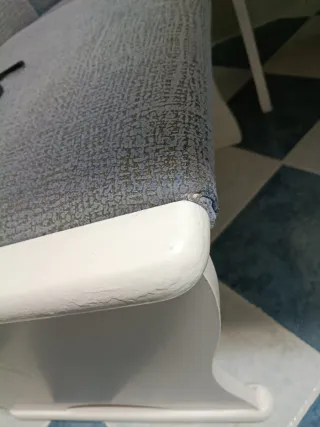 Mesa de cocina con banco y 3 sillas