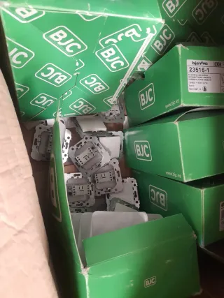 Legrand Interruptores y Componentes Eléctricos