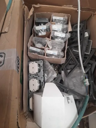 Legrand Interruptores y Componentes Eléctricos