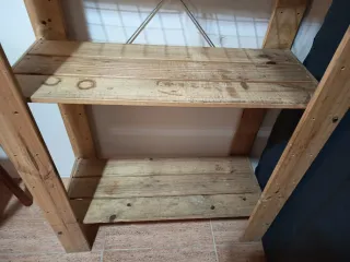 Estantería de madera
