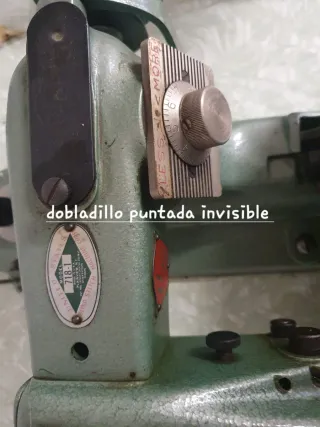 Máquina de coser dobladillos de puntada invisible