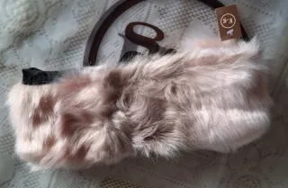 Cuello pelo sintético rosa y beige