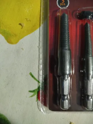 Extractor de tornillos rotos Set