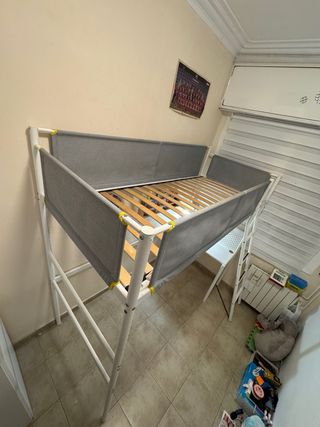 Litera con escritorio y barrera