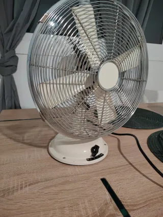 Ventilador sobremesa Capitolio crema