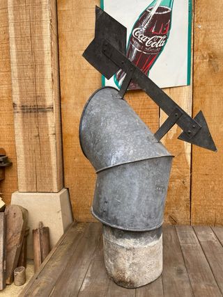 Veleta antigua de chimenea