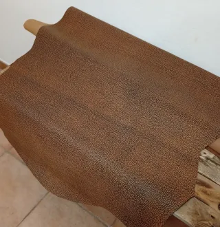 Piel de vacuno con grabado