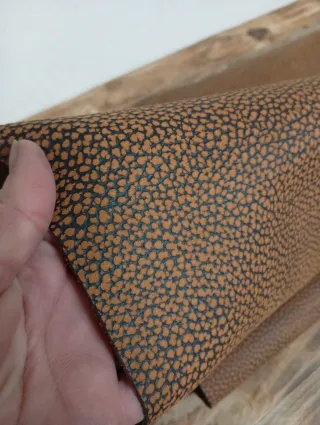 Piel de vacuno con grabado