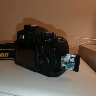 Nikon D3100 Fotocamera Reflex con due batterie