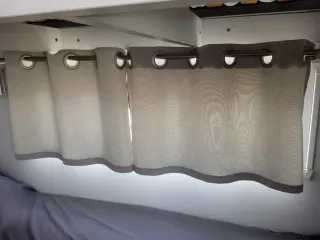 2 Cortinas Beige/Gris + 2 Barras