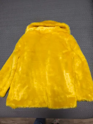 Chaquetón pelo mostaza Lefties