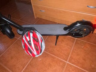 Patinete Eléctrico con Casco