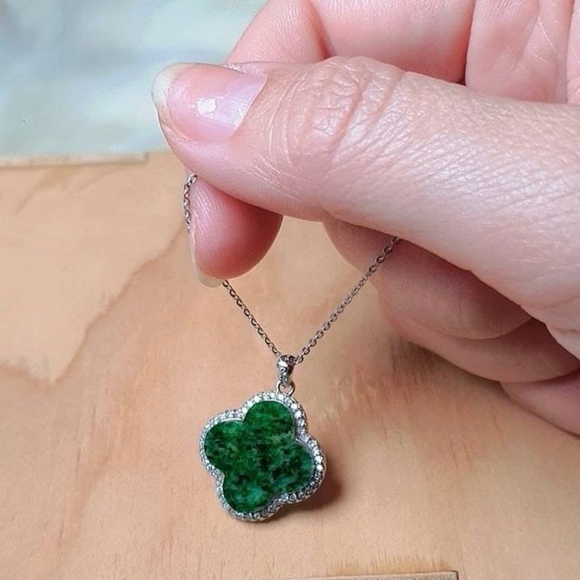 Colgante Jadeíta Natural Tipo A Verde