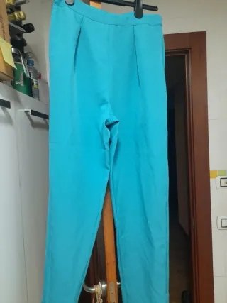Traje blazer y pantalón manga abullonada