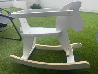 Caballito de madera para niños
