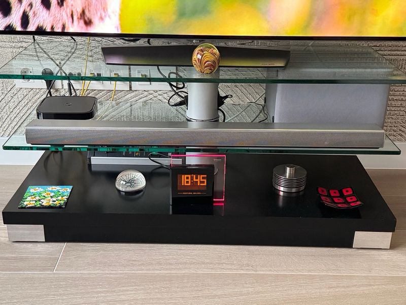 TV LG OLED 55” 4K + BARRA DE SONIDO + MESA TV afbeelding 2