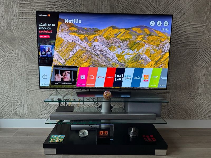 TV LG OLED 55” 4K + BARRA DE SONIDO + MESA TV afbeelding 3
