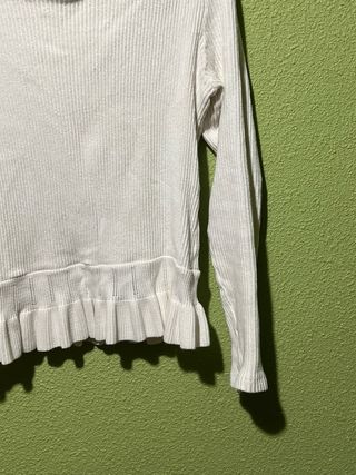 Jersey Zara blanco acanalado con volantes