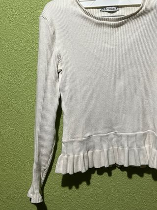 Jersey Zara blanco acanalado con volantes