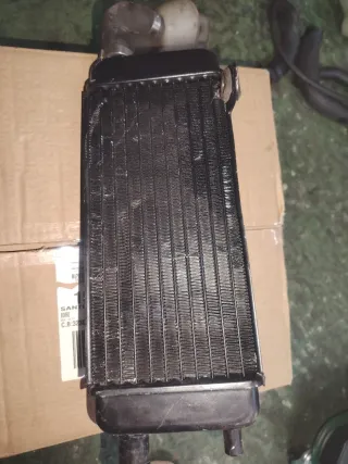 Radiador y botella Derbi Senda