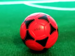 Subbuteo Vintage pallone adidas rosso