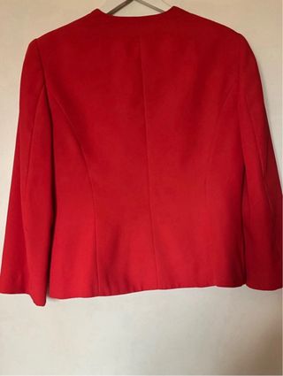 Elegante Conjunto Rojo Chaqueta y Vestido D’ors