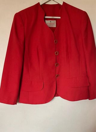 Elegante Conjunto Rojo Chaqueta y Vestido D’ors