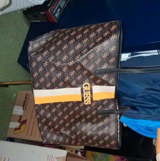 Bolso Guess Marrón y Dorado