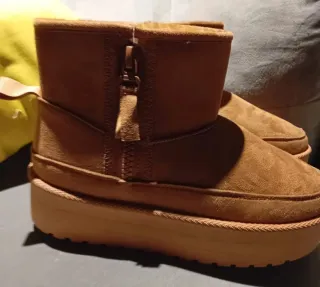 Botas camel novas tamanho 40