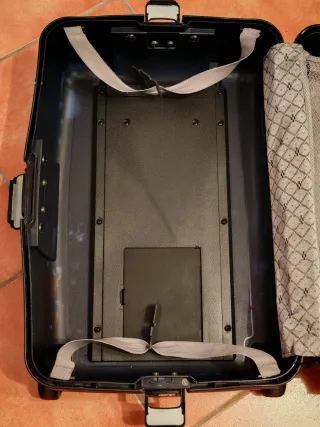 Maleta de cabina rígida.