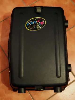 Maleta de cabina rígida.