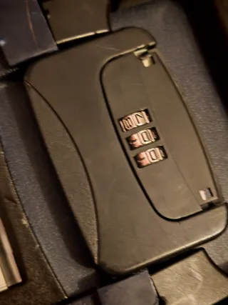 Maleta de cabina rígida.