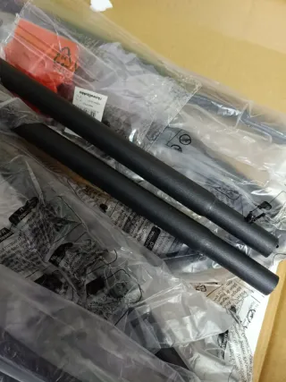 VASAGLE Appendiabiti, Appendiabiti per Cappotti, Appendiabiti per Cappelli e Cappotti, Stile Industriale, con 2 Ripiani, per Abbigliamento, Cappello, Borsa, Marrone Rustico e Nero RCR16BXV1