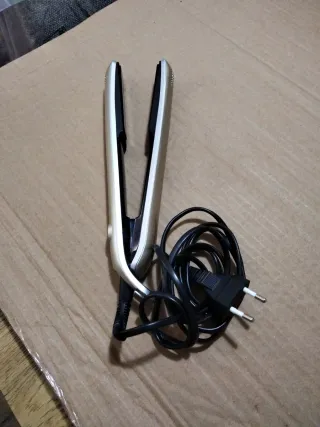 Plancha de pelo EDM dorada y negra