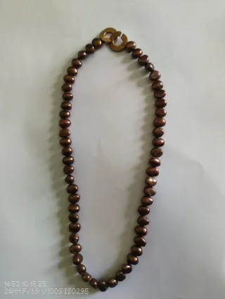 Collar perlas naturales marrón con cierre dorado