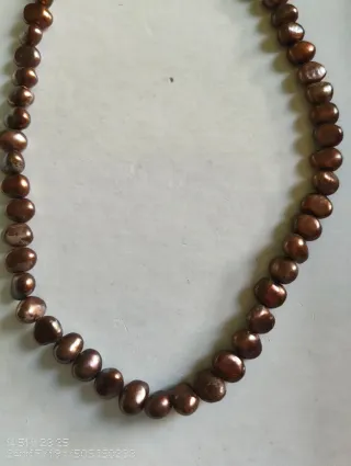 Collar perlas naturales marrón con cierre dorado