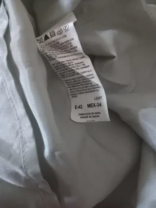 Vestido de escote asimétrico con lentejuelas