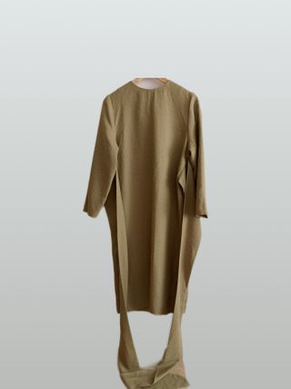 Vestido midi elegante verde con cinturón