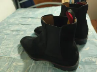 Louboutin Alpinosol noires en daim