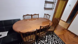 Mesa de comedor con 6 sillas de madera