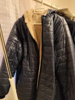 Cazadora acolchada azul marino