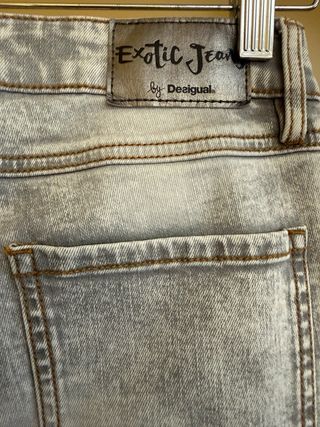 Pantalón Desigual gris con tachuelas