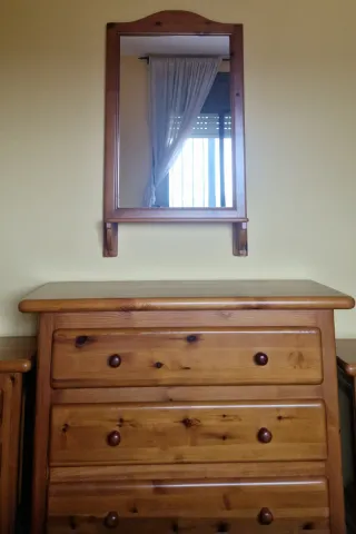 Cómoda madera maciza mesitas,espejo,cabecero regal