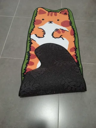 Alfombra gato naranja y verde