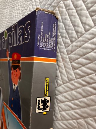 Tren eléctrico a pilas con estación