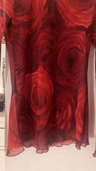 Blusa Mango Roja Flores Usada solo una vez