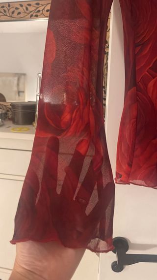 Blusa Mango Roja Flores Usada solo una vez