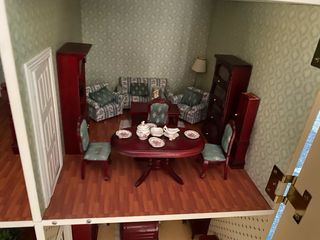 Casa de muñecas de madera